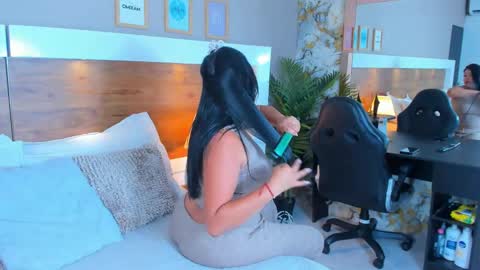Snapshot of emma_bakker_ chatting on 05/13/26, 07:50 Emma online show from 05/13/26, 07:50