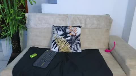 Snapshot of emma_blue_ chatting on 05/10/26, 06:29 Emma Blue modelo independiente online show from 05/10/26, 06:29