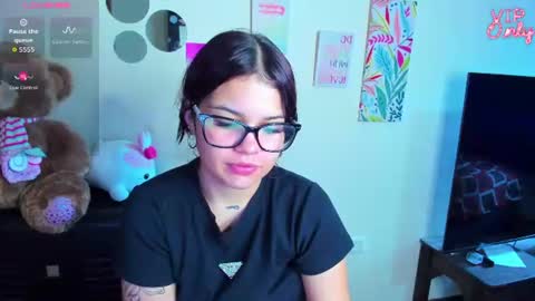 Snapshot of emma_boo_ chatting on 06/22/26, 01:19 emma_boo_ online show from 06/22/26, 01:19