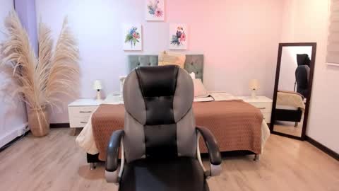 Emma online show from 11/26/25, 12:28