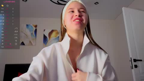 Snapshot of emma_clon chatting on 10/06/25, 06:22 Emma online show from 10/06/25, 06:22