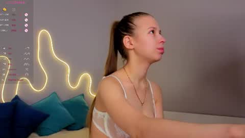 Snapshot of emma_clon chatting on 07/13/26, 01:41 Emma online show from 07/13/26, 01:41