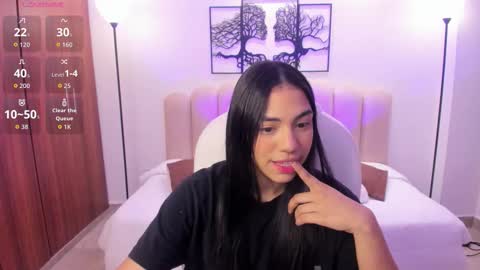 Snapshot of emma_connor1 chatting on 11/07/25, 11:21 Emma online show from 11/07/25, 11:21