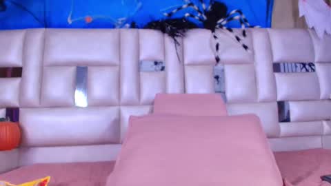 Emma online show from 10/28/25, 03:21