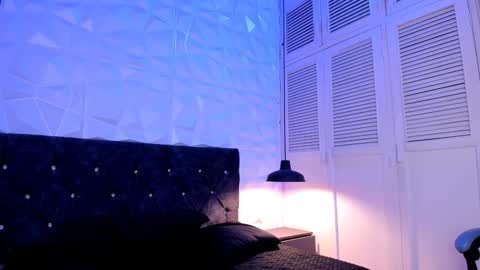 Snapshot of emma_dl2 chatting on 12/11/24, 05:59 emma_dl2 online show from 12/11/24, 05:59