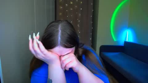 Snapshot of emma_dorn chatting on 10/29/25, 06:59 Eva online show from 10/29/25, 06:59