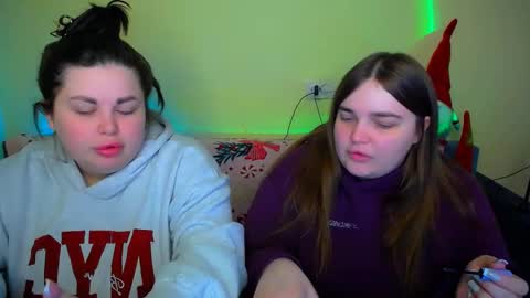 Snapshot of emma_dorn chatting on 12/05/25, 06:44 Eva online show from 12/05/25, 06:44