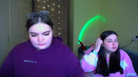 Snapshot of emma_dorn chatting on 12/14/25, 07:36 Eva online show from 12/14/25, 07:36