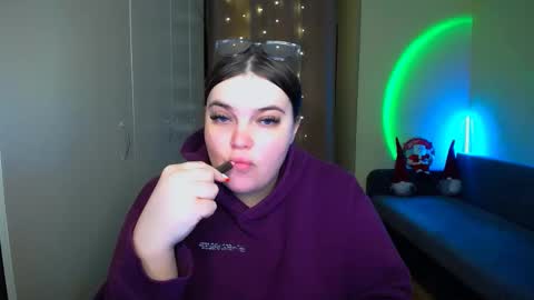 Snapshot of emma_dorn chatting on 12/17/25, 11:49 Eva online show from 12/17/25, 11:49