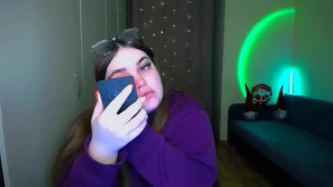 Snapshot of emma_dorn chatting on 12/18/25, 02:23 Eva online show from 12/18/25, 02:23