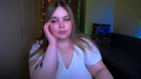 Snapshot of emma_dorn chatting on 06/11/26, 02:53 Eva online show from 06/11/26, 02:53