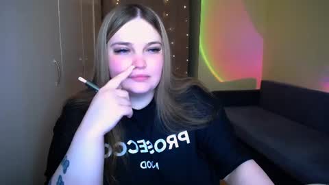 Snapshot of emma_dorn chatting on 06/14/26, 09:55 Eva online show from 06/14/26, 09:55