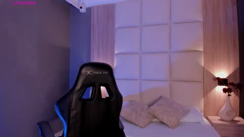 E M M A online show from 12/04/25, 02:32