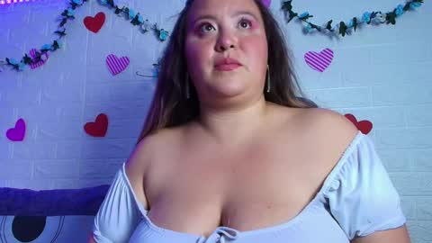 Snapshot of emma_honey__ chatting on 11/19/25, 01:38 Emma Miel online show from 11/19/25, 01:38