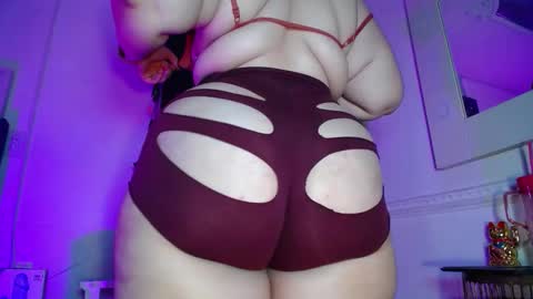 Snapshot of emma_hoot1 chatting on 11/06/25, 01:17 emma online show from 11/06/25, 01:17