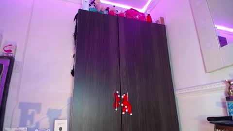 Snapshot of emma_hoot1 chatting on 11/19/25, 04:34 emma online show from 11/19/25, 04:34