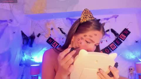 Snapshot of emma_jhoons chatting on 10/13/25, 11:10 emma_jhoons online show from 10/13/25, 11:10
