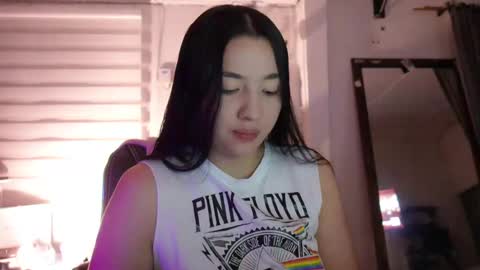 Snapshot of emma_johnson_ chatting on 12/13/24, 02:32 emma_johnson_ online show from 12/13/24, 02:32