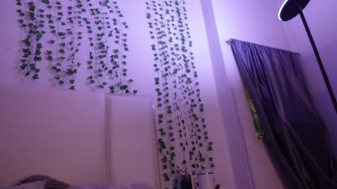 emma_johnson_ online show from 12/23/25, 02:42