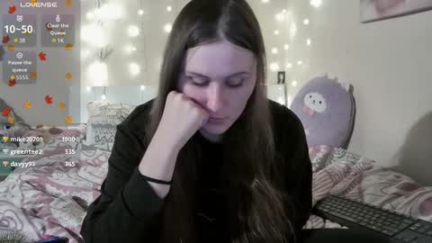 emma_just online show from 11/01/25, 08:11