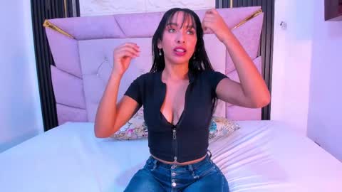 Snapshot of emma_lorense chatting on 02/24/25, 08:36 Emma online show from 02/24/25, 08:36
