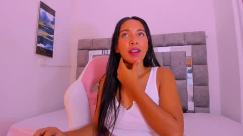 Snapshot of emma_lorense chatting on 03/02/25, 12:43 Emma online show from 03/02/25, 12:43