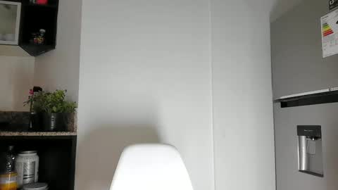 Snapshot of emma_lovv chatting on 12/08/24, 01:36 Emma 3 online show from 12/08/24, 01:36