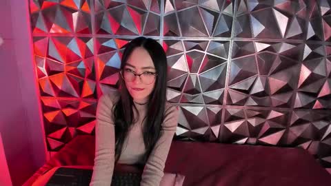 Snapshot of emma_luxu chatting on 11/08/25, 01:44 Emma online show from 11/08/25, 01:44