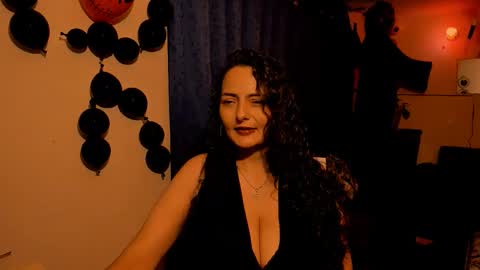  emma luxy online show from 10/31/25, 12:33