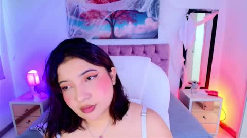 Emma Monserratt online show from 10/13/25, 06:19