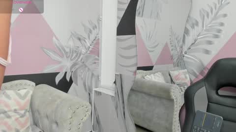 Snapshot of emma_petite4u chatting on 01/16/25, 11:58 Emma online show from 01/16/25, 11:58