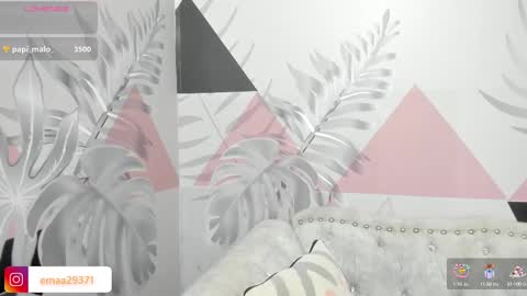 Snapshot of emma_petite4u chatting on 03/05/25, 09:37 Emma online show from 03/05/25, 09:37