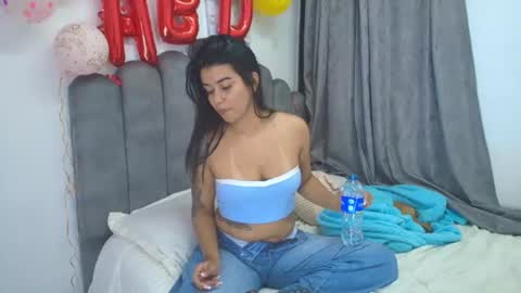 emma_saenz01 online show from 06/15/26, 05:42