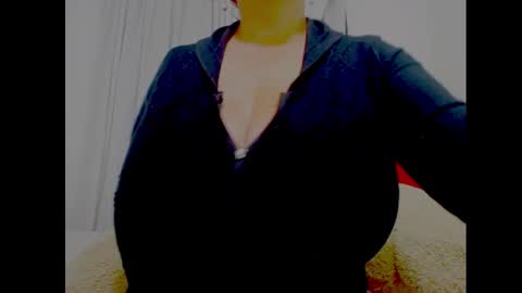 Snapshot of emma_saenzz chatting on 11/22/25, 05:17 emma_saenzz online show from 11/22/25, 05:17