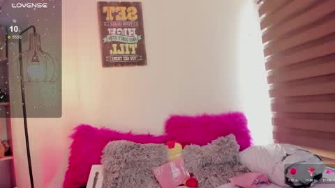 Snapshot of emma_soffia_ chatting on 04/18/26, 07:58 EMMA online show from 04/18/26, 07:58