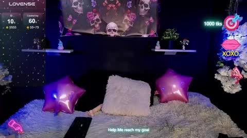 Snapshot of emma_sweethot chatting on 01/07/26, 04:42 Emma Black online show from 01/07/26, 04:42