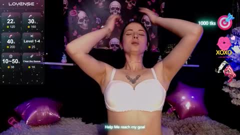 Snapshot of emma_sweethot chatting on 01/19/26, 04:00 Emma Black online show from 01/19/26, 04:00