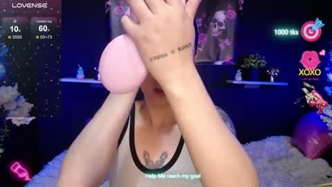 Snapshot of emma_sweethot chatting on 02/13/26, 05:53 Emma Black online show from 02/13/26, 05:53