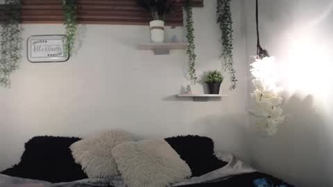 Snapshot of emma_sweethot chatting on 02/25/26, 06:06 Emma Black online show from 02/25/26, 06:06