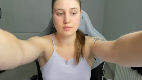 Snapshot of emma_sweettyy chatting on 07/05/26, 12:01 Emma online show from 07/05/26, 12:01