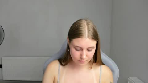 Snapshot of emma_sweettyy chatting on 07/07/26, 07:23 Emma online show from 07/07/26, 07:23
