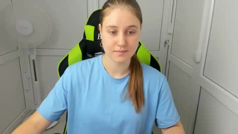 Snapshot of emma_sweettyy chatting on 07/17/26, 06:20 Emma online show from 07/17/26, 06:20