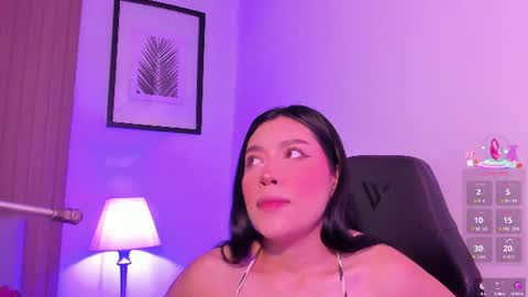 Snapshot of emma_walton_ chatting on 06/19/26, 11:36 online show from 06/19/26, 11:36