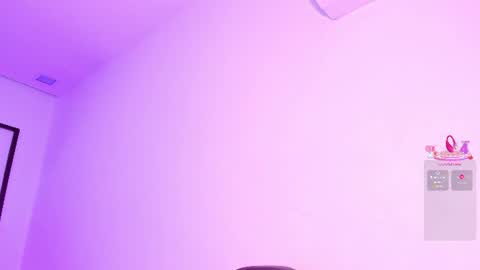 Snapshot of emma_walton_ chatting on 07/21/26, 11:45 online show from 07/21/26, 11:45