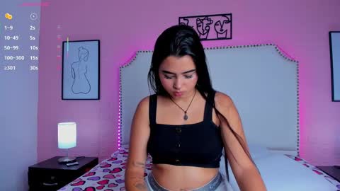 Snapshot of emma_whitee_ chatting on 09/13/25, 01:00 emma_whitee_ online show from 09/13/25, 01:00