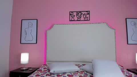 Snapshot of emma_whitee_ chatting on 10/13/25, 01:11 emma_whitee_ online show from 10/13/25, 01:11