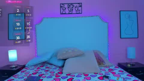 Snapshot of emma_whitee_ chatting on 11/09/25, 12:58 emma_whitee_ online show from 11/09/25, 12:58