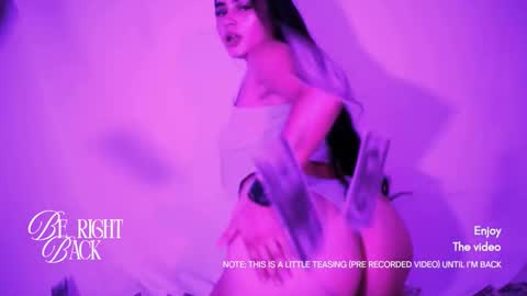 Snapshot of emma_whitee_ chatting on 11/25/25, 12:16 emma_whitee_ online show from 11/25/25, 12:16