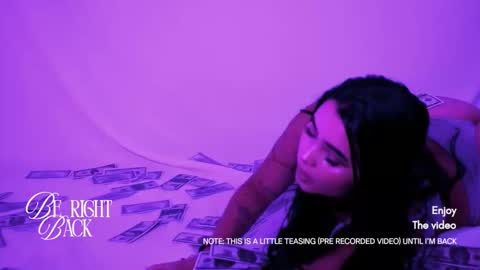 Snapshot of emma_whitee_ chatting on 12/14/25, 11:59 emma_whitee_ online show from 12/14/25, 11:59