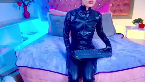 neko  online show from 11/10/25, 08:30